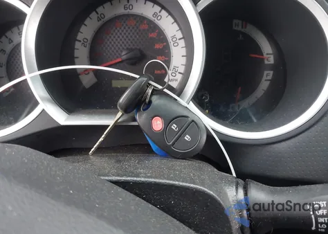 2013 Toyota Tacoma Base V6 z USA, uszkodzony, nr VIN 3TMMU4FN8DM056139